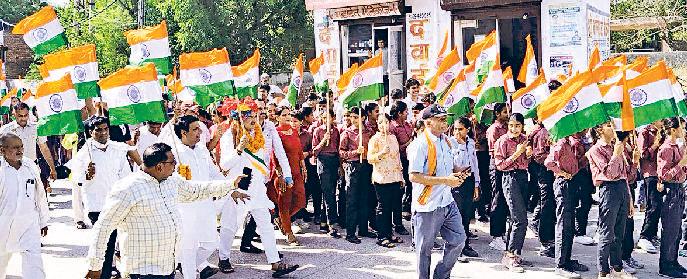 संगवाड़ी में निकाली तिरंगा यात्रा, देश भक्ति के रंग से सराबोर दिखा गांव