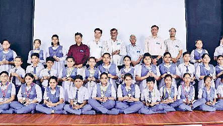 जेपीएस में छात्र अलंकरण समारोह में लाभांश हेड ब्वॉय व याशिता बनी हेड गर्ल