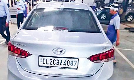 गाड़ी खरीदने के लिए पहले टेस्ट ड्राइव फिर कार लेकर फरार हुए दो युवक