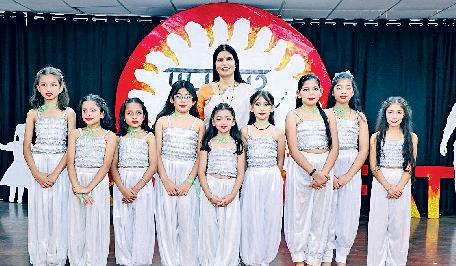 विद्यार्थियों ने माता-पिता के प्रति आदर, प्रेम और आभार की भावना को किया प्रदर्शित