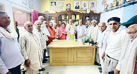 नंबरदारों ने लंबित मांगों को लेकर विधायक को सौंपा ज्ञापन