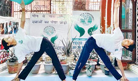 त्रिकोणासन का अभ्यास चिंता, तनाव और मनोरोगों को ठीक करने में लाभकारी