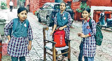 ग्रीष्मकालीन अवकाश के बाद खुले स्कूल, पहले दिन बरसात आने पर काफी कम पहुंचे विद्यार्थी