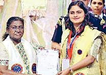एमबीबीएस टॉपर डा. पर्ल राष्ट्रपति से सम्मानित