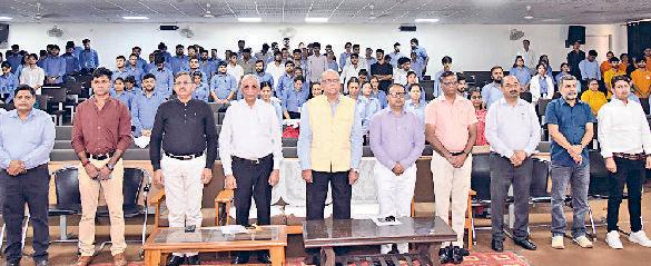 विद्यार्थी तकनीकी शिक्षा के बदलते आयामों पर अनुसंधान और नवाचार को जीवन का अभिन्न अंग बनाएं : डॉ. वर्मा