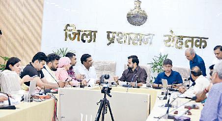 अधिकारी शिकायतों का शीघ्र करें निपटारा : एडीसी