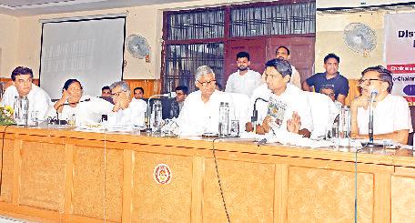 सांसद ने उपायुक्त को मीटिंग से चले जाने का दिया फरमान जिला विकास समन्वय की बैठक में सांसद दीपेंद्र हुड्डा हुए नाराज, डीसी से बोले-आपको प्रोटोकॉल का ज्ञान नहीं