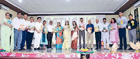 पठानिया पब्लिक स्कूल ने पुस्तक विमोचन और जीएसटी पुरस्कार वितरण समारोह आयोजित किया