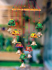 घर में सुख-समृद्धि लाएं