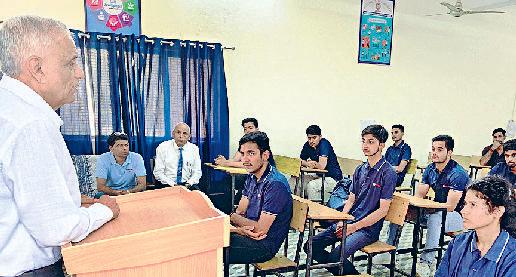 बीएमयू में स्किल डेवलपमेंट संगोष्ठी में दी करियर की जानकारी ट्रेनिंग छात्रों के करियर के लिए बेहद उपयोगी