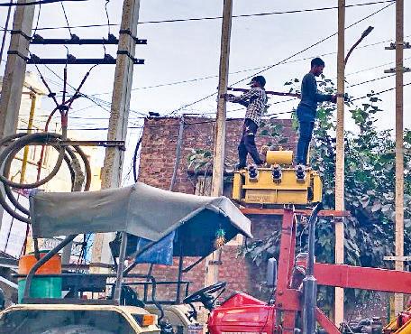 गर्मी ने निकाला पसीना, बिजली निगम का सिस्टम दे रहा जवाब, पानी सप्लाई भी बाधित