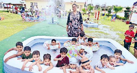 टैलेंट ट्री स्कूल महम के बच्चों ने स्प्लैश पूल पार्टी में एक्वाफिएस्टा का लुत्फ उठाया