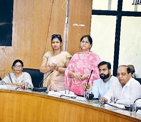 निगम की बैठक में पार्षदों का फूटा गुस्सा, फैमिली आईडी में गडबडी और रिश्वतखोरी पर उठे सवाल