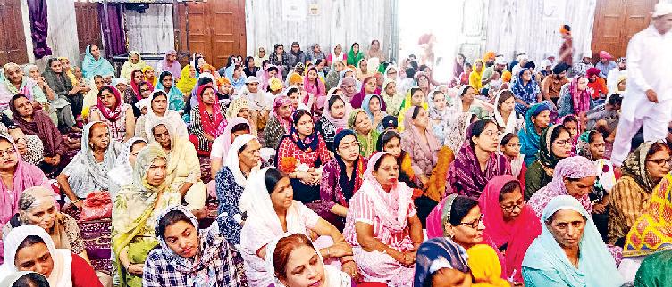 प्रकाश पर्व के पावन अवसर पर पौधरोपण कर पर्यावरण संरक्षण का संदेश दिया