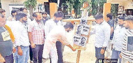 बाइक में पेट्रोल भरवाकर भागने की कोशिश, दो हथियारों सहित गिरफ्तार