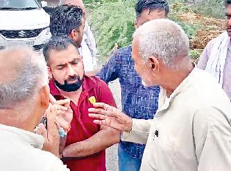 माजरा बोहर गांव में 50 वर्ष पुरानी श्मशान घाट की दीवार एचएसवीपी ने गिराई, ग्रामीणों में रोष