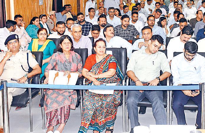 फरियादी बोला-गलत ऑपरेशन से गई आंख की रोशनी, मंत्री ने बिठा दी जांच