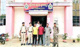 शादी करने की बात पर बढ़ा मामला, थाना कुकदूर की घटना युवती का गला दबाया और गुफा में छिपाकर भागे