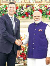 पीएम मोदी ने पैराग्वे के राष्ट्रपति पलासिओस के साथ की द्विपक्षीय बैठक, कहा दोनों देश 'आतंकवाद के खिलाफ' लड़ाई में कंधे से कंधा मिलाकर खड़े