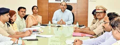 बाढ़ आपदा प्रबंधन की तैयारियों के संबंध में संभागायुक्त ने ली संभाग के सभी जिलों की बैठक