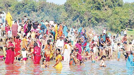 गंगा दशहरा पर लगी श्रद्धा की डुबकी