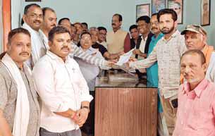 सिहोरा स्टेशन में ट्रेनों के स्टापेज को लेकर विधायक ने जीएम रेलवे को सौंपा ज्ञापन