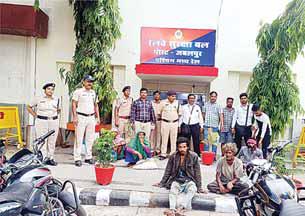 स्टेशन से 6 निराश्रित व्यक्तियों का किया रेस्क्यू