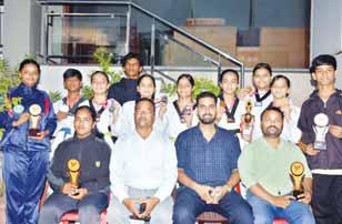 पदक विजेता खिलाड़ियों का नगर आगमन पर किया स्वागत