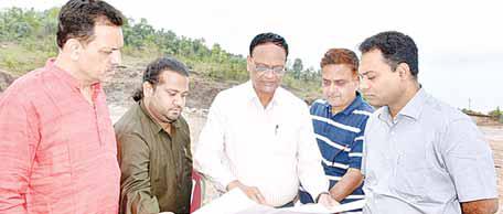 महापौर ने आला अधिकारियों के साथ किया निरीक्षण मुख्यमंत्री के सपनों के अनुरूप बनेगी हाईटेक गौशाला
