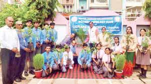 रोटरी इंटरेक्ट सदस्यों ने लियोनार्ड एचएस स्कूल में किया पौधा रोपण