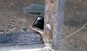 जर्जर विद्युत पोल गिरा, बड़ा हादसा टला