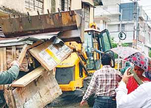 अतिक्रमण हटाने की कार्रवाई जारी