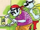 सूने मकान में सेंध लगाकर जेवर व नगदी ले गए चोर