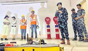 प्रशिक्षण में विभिन्न प्रकार की आपदाओं से बचने दी जानकारी