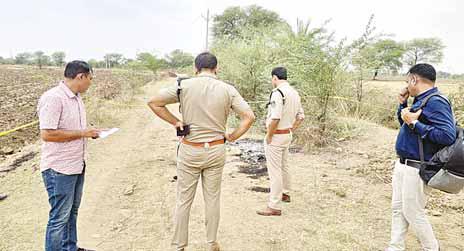 प्राइमरी टीचर से 4 लाख की लूट के बाद जिंदा जलाया, मौत के बाद फैली सनसनी