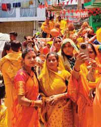 शोभायात्रा के साथ भागवत कथा का शुभारंभ