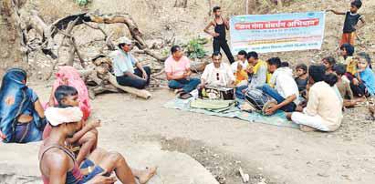 बड़वारा के जमुनिया गांव की झिरिया की हुई साफ-सफाई गीत-संगीत से दिया जल संरक्षण व संवर्धन का संदेश