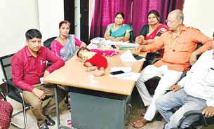 जिला प्रशासन के बाल भिक्षा वृत्ति मुक्त दमोह अभियान में जुड़कर सहयोग करें बांदकपुर रेलवे स्टेशन से तीन बच्चों का किया रेस्क्यू