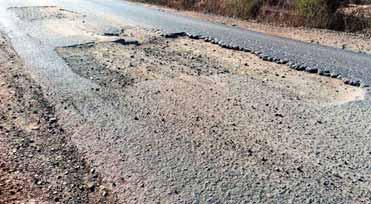 ओवरलोड भारी वाहनों से सड़कों की हालत जर्जर, आवागमन कष्टदायी