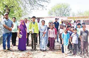 रैली निकालकर स्कूल में किया पौधरोपण