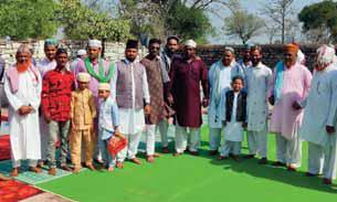 गले मिलकर दी ईद की मुबारकबाद