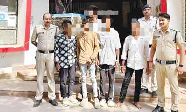 कार में भरी थी शराब की पेटियां, चार तस्कर गिरफ्तार, सभी को भेजा जेल