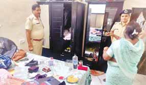 चोरो ने लाखों रूपए के जेवरात किये पार