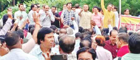 एक जुलाई से शिक्षकों को एप पर घंटे भर के अंदर ऑनलाइन देना होगी उपस्थिति