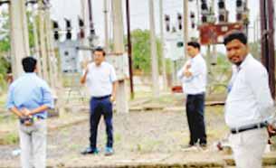 अधीक्षण अभियंता शिववंशी ने कुंडा वितरण केंद्र और उपकेंद्र का किया औचक निरीक्षण