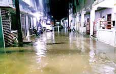 एन एच ए आई के त्रुटि पूर्ण कार्य का खामियाजा भुगत रहे महाराणा प्रताप कॉलोनीवासी, तस्वीरें बयां करती नजर आ रही....