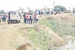 लापता छात्रा की लाश तालाब में मिली