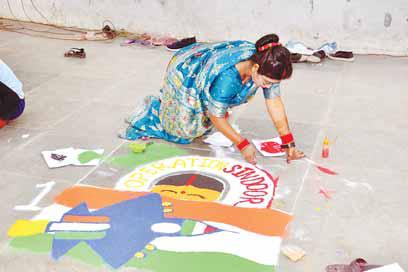 प्रतिभागियों ने रंगोली से दिया भारतीय संस्कृति और कला का परिचय आपरेशन सिंदूर की उकेरी गई रंगोली