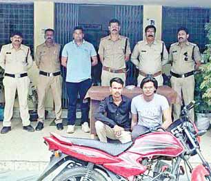 हवाई फायरिंग करने वाले दो आरोपी गिरफ्तार अवैध हथियार और मोटर साइकिल जप्त