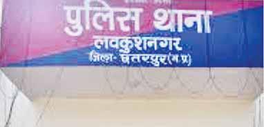 तहसीलदार के आदेशानुसार कब्ज़ा दिलाई जमीन पर तार फेंसिंग, लोहे के एंगल लगाये